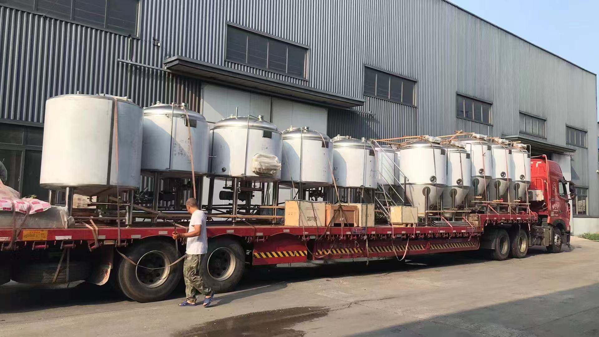 新荣精酿啤酒设备厂—精酿啤酒设备